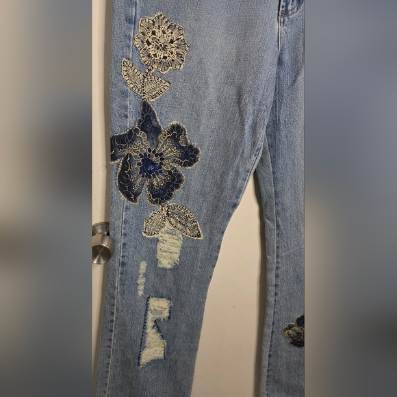 *2 For $30* Z. Cavaricci Blue Straight Leg Vintage Jeans w/ Embroidered Accents - Picture 6 of 14